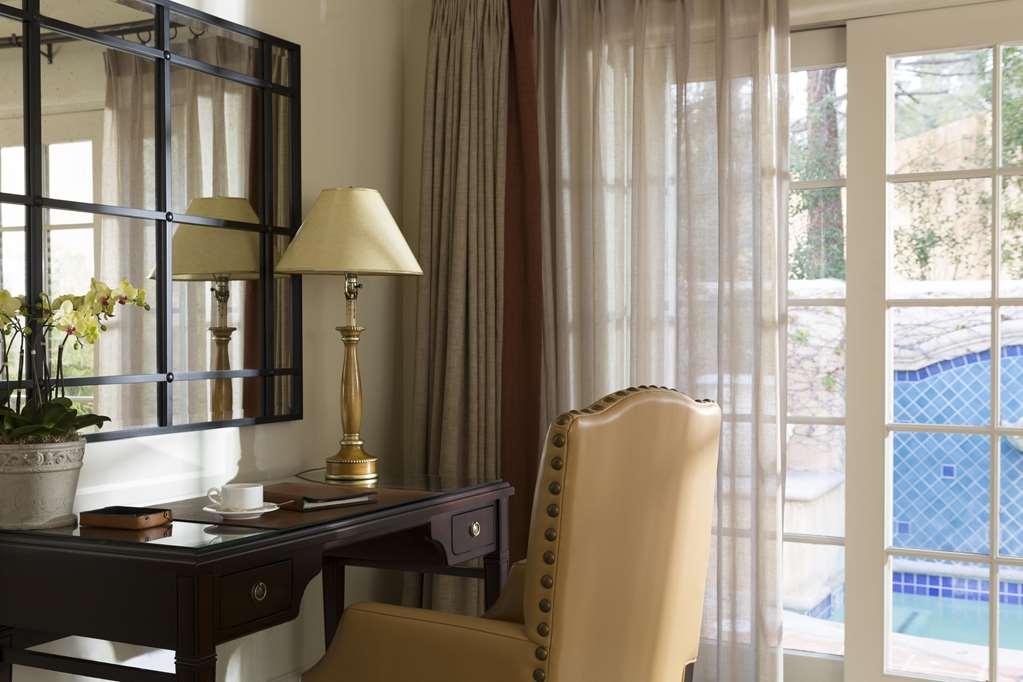 Casa Palmero At Pebble Beach Стая снимка