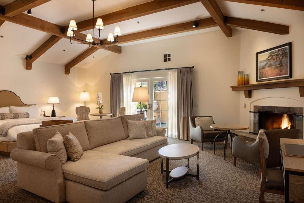 Casa Palmero At Pebble Beach Стая снимка