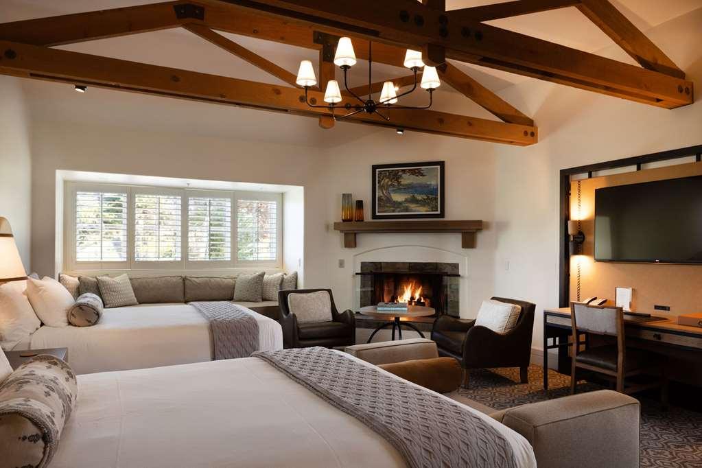 Casa Palmero At Pebble Beach Стая снимка